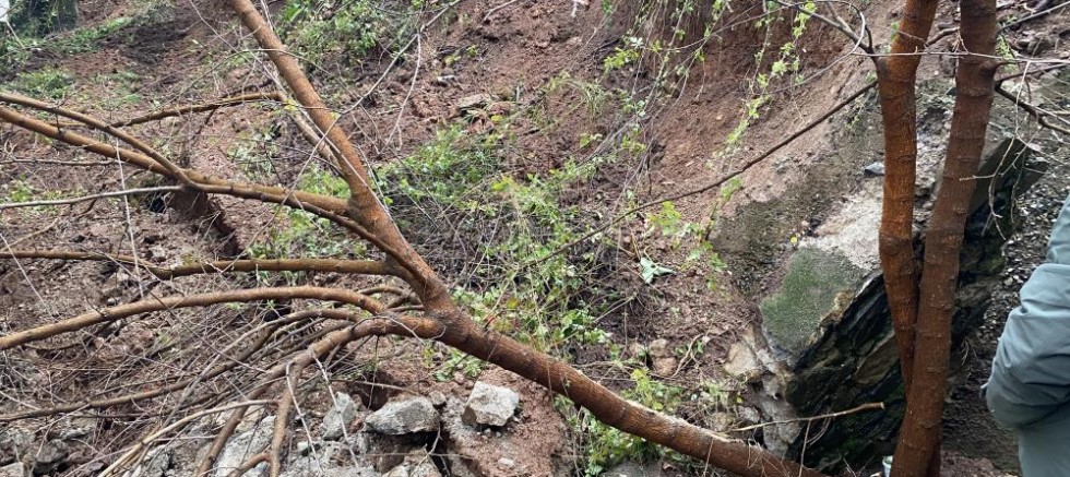 Bursa’da bir istinat duvarı daha çöktü!