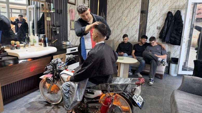 Bursa'da bu berber diğerlerinden çok farklı!