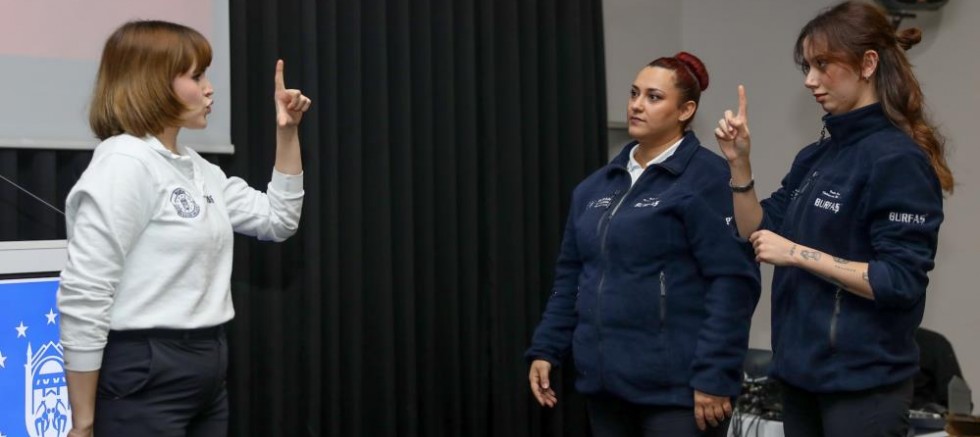 Bursa’da BURFAŞ’ta personele işaret dili eğitimi 