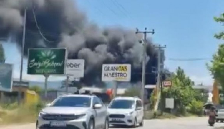 Bursa'da büyük yangın; 12 itfaiye müdahale etti