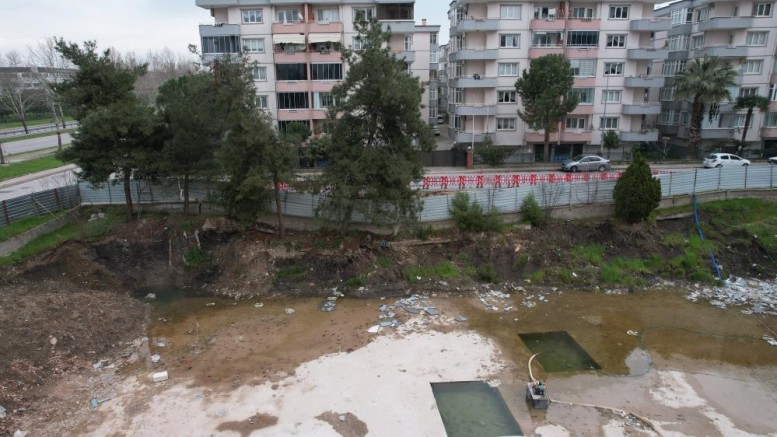 Bursa’da çöken yola anında müdahale!