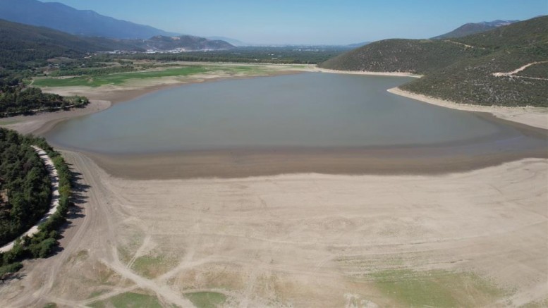 Bursa’da çöle dönen gölette su seviyesi çiftçileri sevindirdi