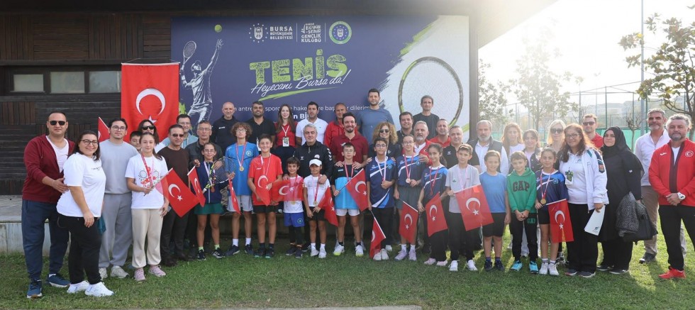 Bursa'da Cumhuriyet coşkusu tenis kortlarına taşındı