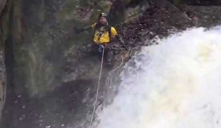 Bursa'da dağcı ekibinin parkurda zor anları!
