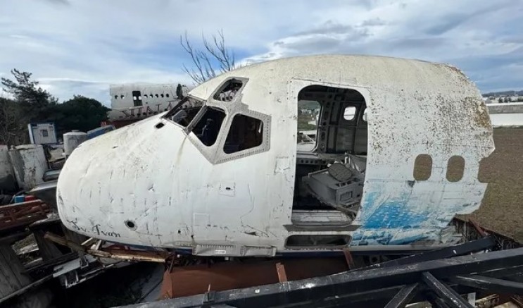 Bursa'da dikkat çeken hurda uçak!