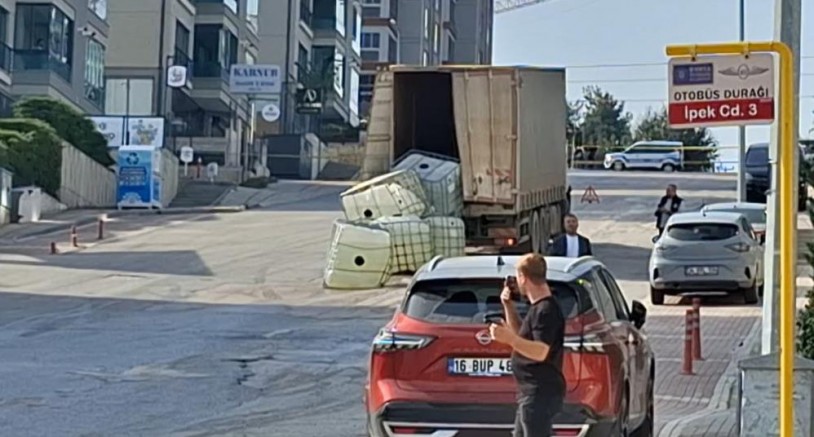 Bursa’da endişe veren olay;  Sülfürik asit caddeye saçıldı