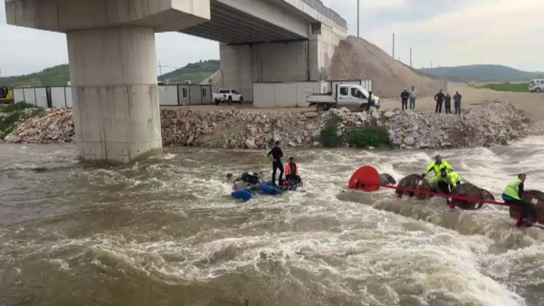 Bursa'da faciadan dönüldü; İşçiler böyle kurtarıldı