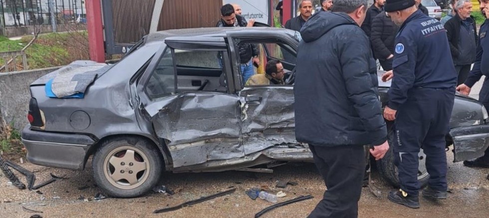 Bursa’da feci kaza; 4’ü çocuk 9 kişi yaralandı