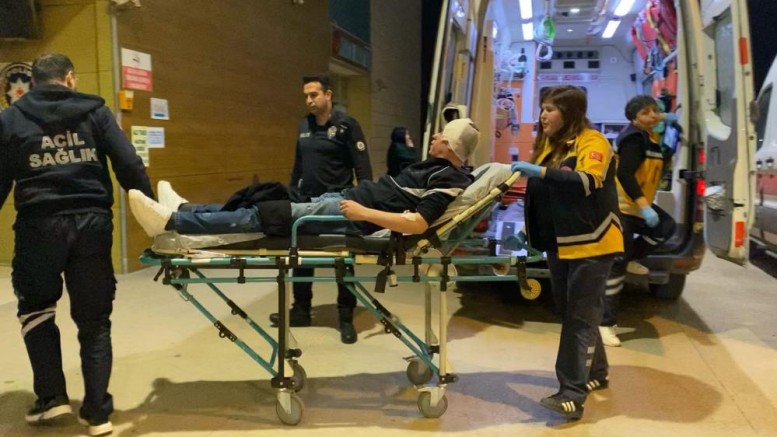 Bursa'da gece yarısı ortalık karıştı; 3 kişi darp edildi...