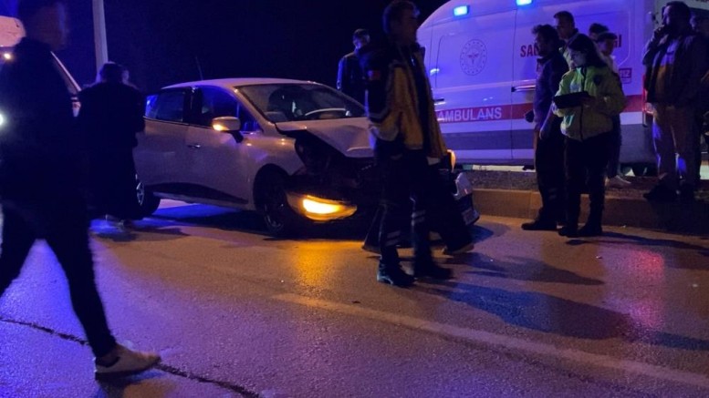 Bursa’da genç sürücüler kazaya karıştı!