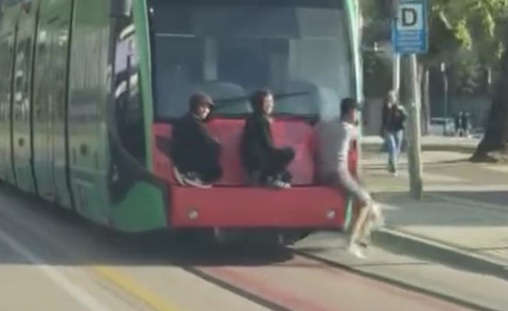 Bursa’da gençler bunu hep yapıyor; Biri artık dur demeli...