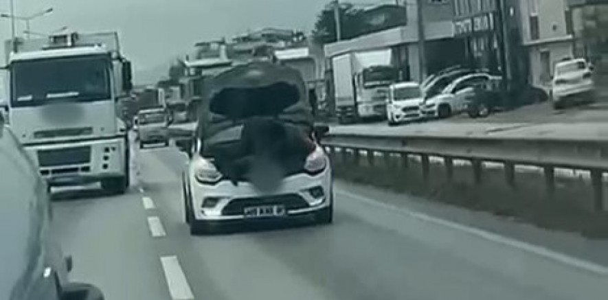 Bursa'da görenleri şaşırtan olay; Bu adam ne yapıyor?