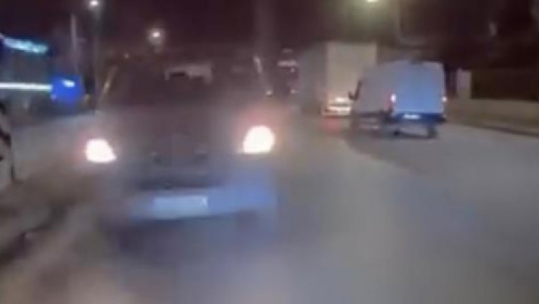 Bursa'da göz göre göre trafiği tehlikeye attı!