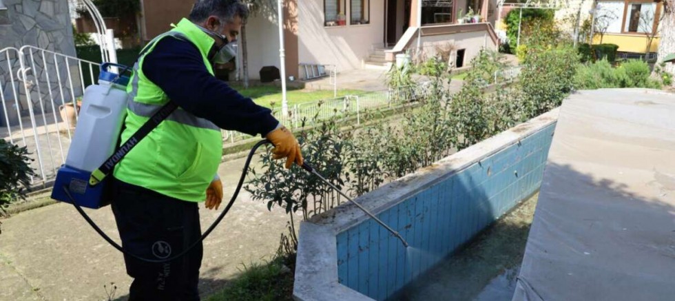 Bursa’da havuzlar, çöp konteynerleri ve yeşil alanlar ilaçlanıyor!