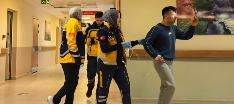 Bursa'da işçi gözünden yaralandı