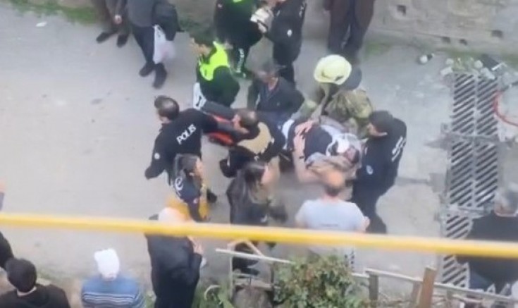 Bursa’da kontrolden çıkan araç merdivenlerden yuvarlandı!