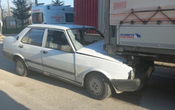 Bursa’da kontrolden çıkan araç tırın altına girdi!