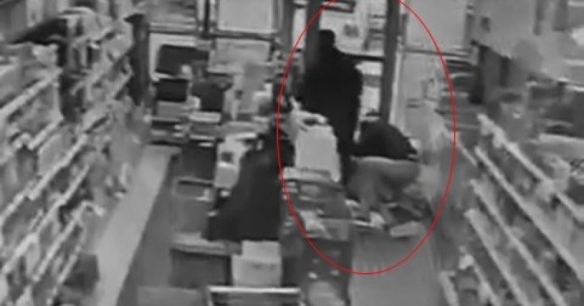 Bursa'da markette kalp krizi geçiren kişiyi jandarma böyle kurtardı!