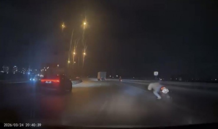 Bursa’da motosiklet sürücüsünün zor anları