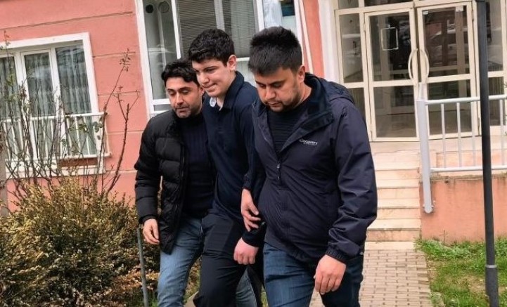 Bursa'da öfkeli genç ablasının kabusu oldu!