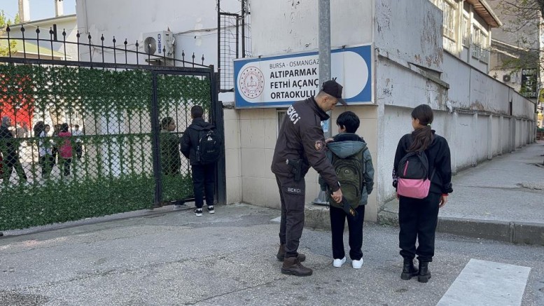 Bursa'da okullarda güvenlik arttı; Polis ve bekçiler görevde...
