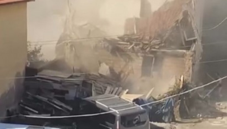 Bursa'da panik anları; Kendiliğinden yıkıldı...