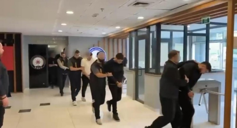 Bursa'da pes dedirten dolandırıcılık yöntemi! Kadın kılığına girdiler...