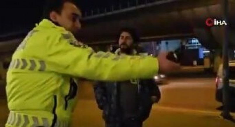 Bursa'da polisi görünce aracı park edip yürüyerek kaçmak istedi