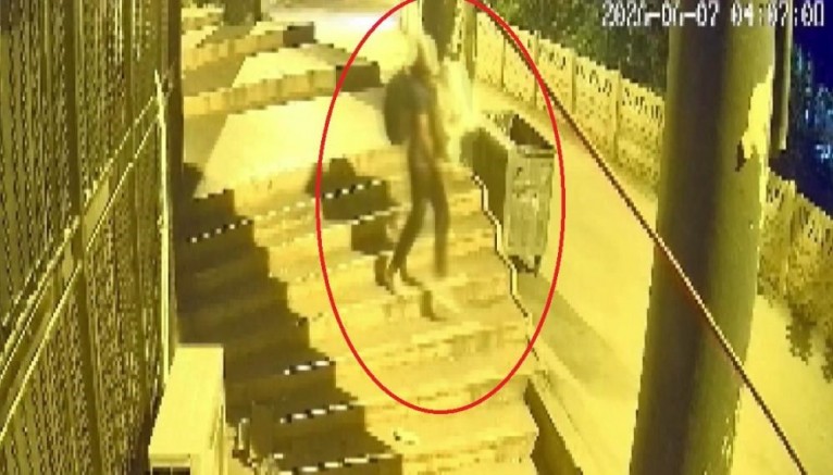 Bursa'da şaşırtan hırsızlık; Peruk takıp şort giydi...