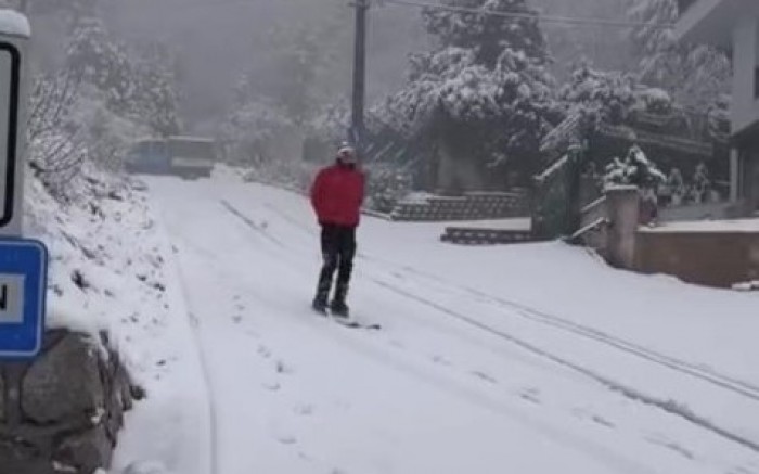 Bursa'da şehir merkezinde kayak yaptı!