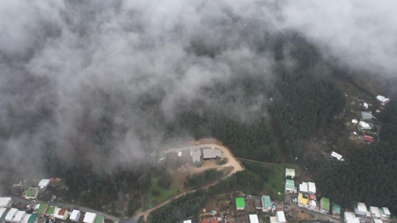 Bursa'da sis  kenti adeta beyaz bir örtüyle kapladı
