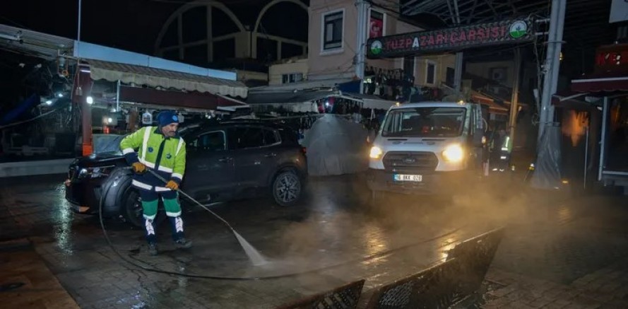 Bursa'da Tarihi Çarşı ve Hanlar Bölgesinde gece mesaisi