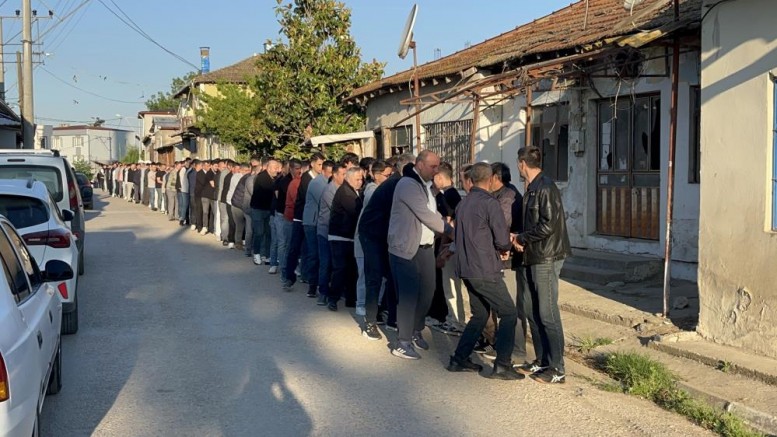 Bursa'da uzadıkça uzayan bayramlaşma kuyruğu; 110 yıllık gelenek...