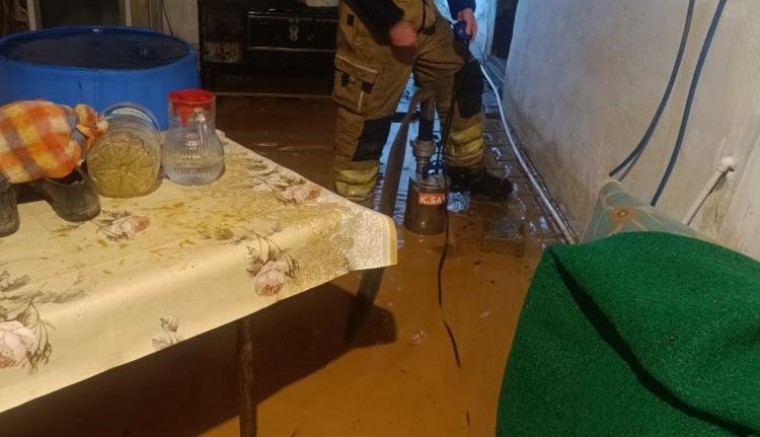 Bursa’da yağmur yağdı evler bu hale geldi