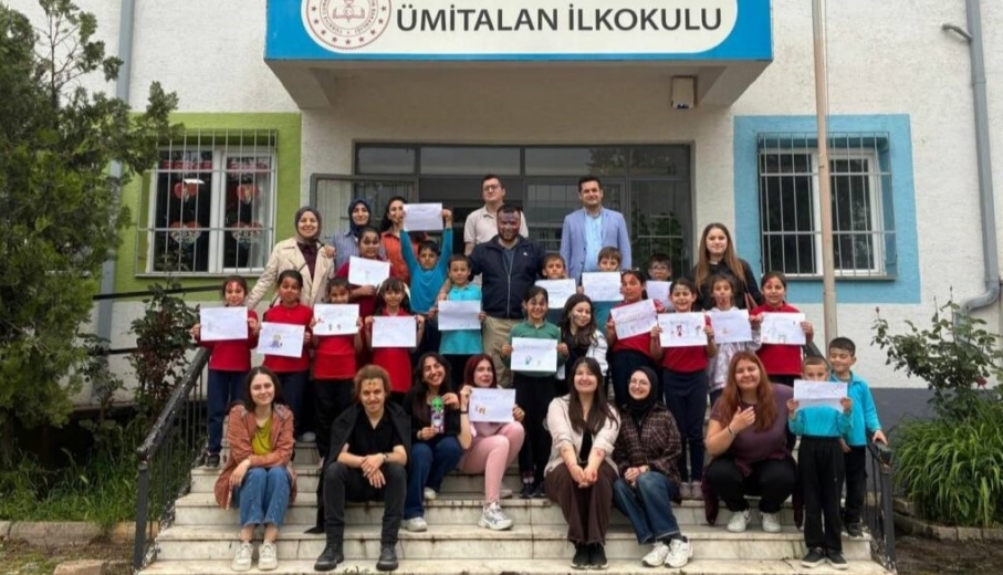 Bursa’daki bu köy okuluna yeni kütüphane