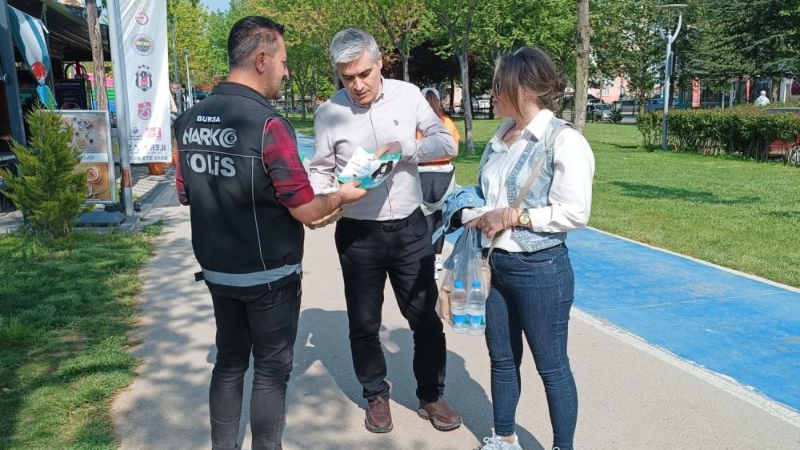 Bursa Emniyeti uyuşturucuya karşı halkı bilgilendiriyor