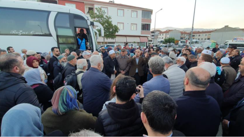 Bursa Gemlik'te hacı adayları dualarla yola çıktı