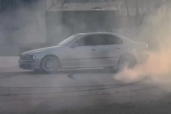 Bursa İnegöl'de drift atan ehliyetsiz sürücüye ceza yağdı