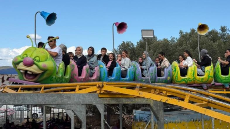 Bursa İznik'te öğrenciler lunaparkta gönüllerince eğlendi