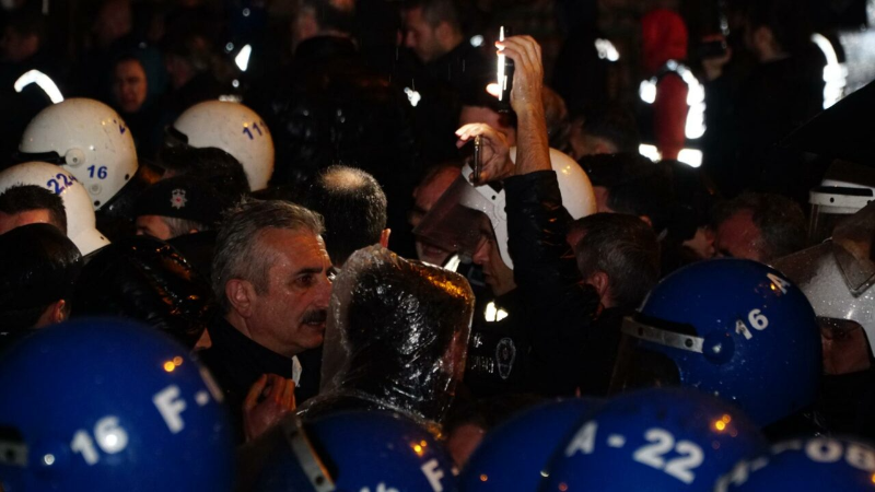 Bursa karıştı... Yaralılar var...