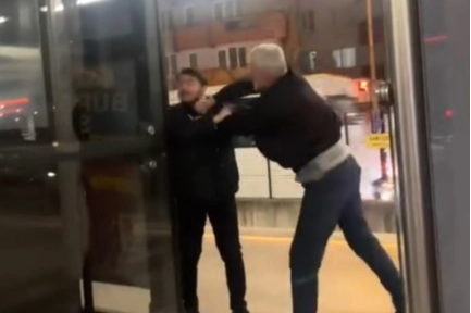 Bursa metrosunda yumruklar konuştu