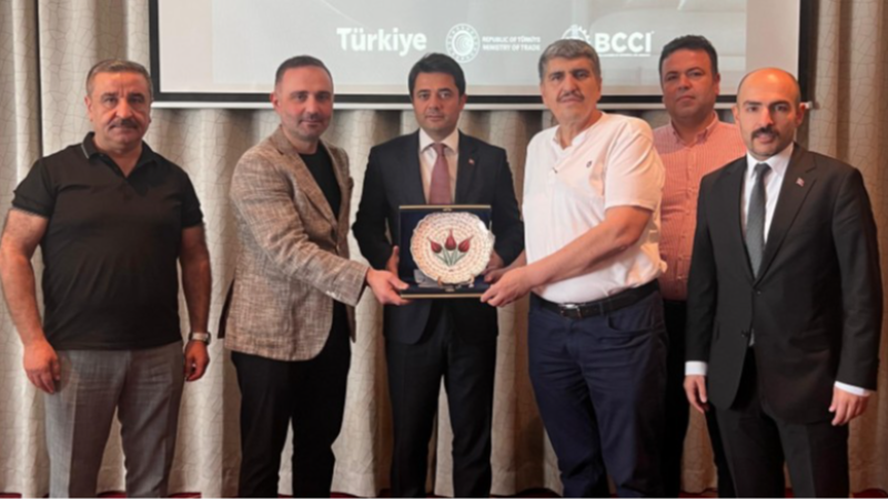 Bursa mobilya sektörü Dubai'ye çıkarma yaptı