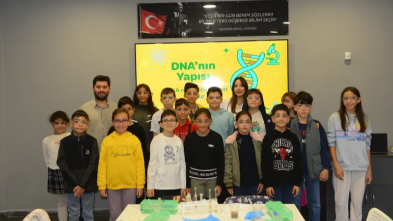 Bursa Nilüfer’de çocuklar muzdan DNA izolasyonu yaptı