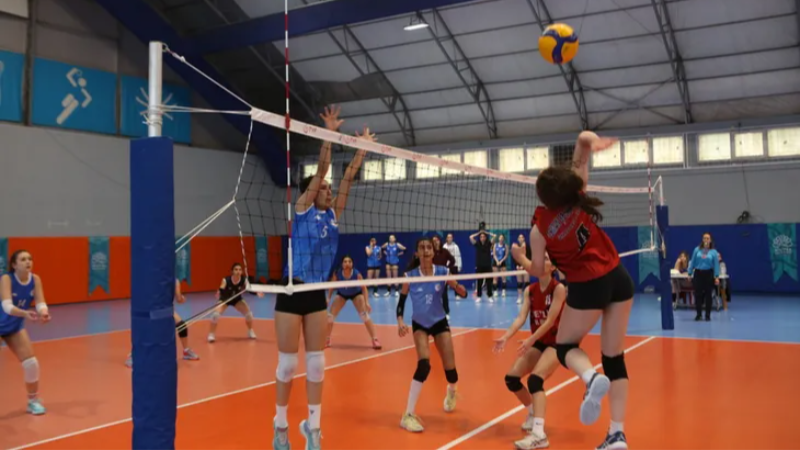 Bursa Nilüfer'de genç sporcular performanslarıyla parmak ısırttı