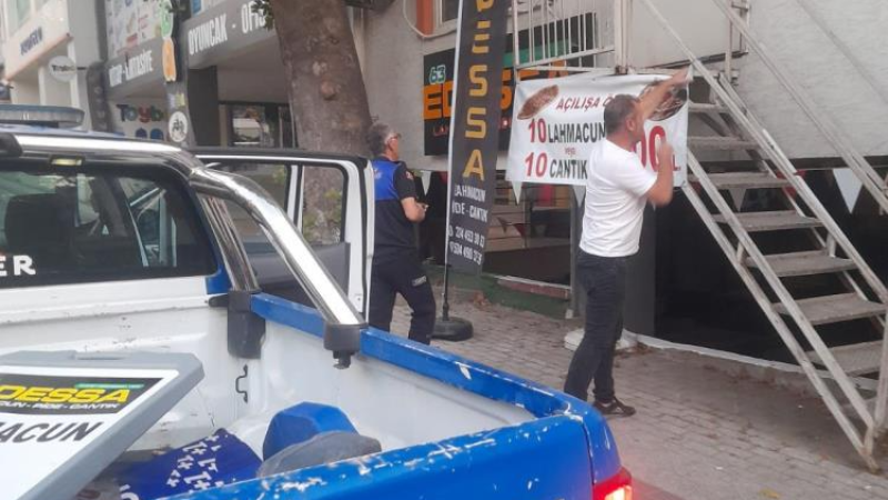 Bursa Nilüfer’de izinsiz afişler toplanıyor