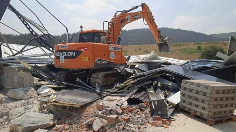 Bursa Nilüfer'de kaçak fabrika yerle bir edildi!