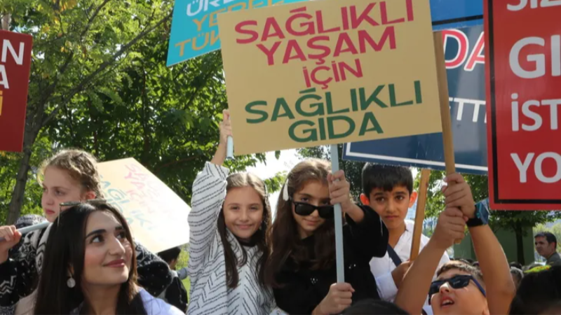 Bursa Nilüfer'de minikler gıda israfına dikkat çekti
