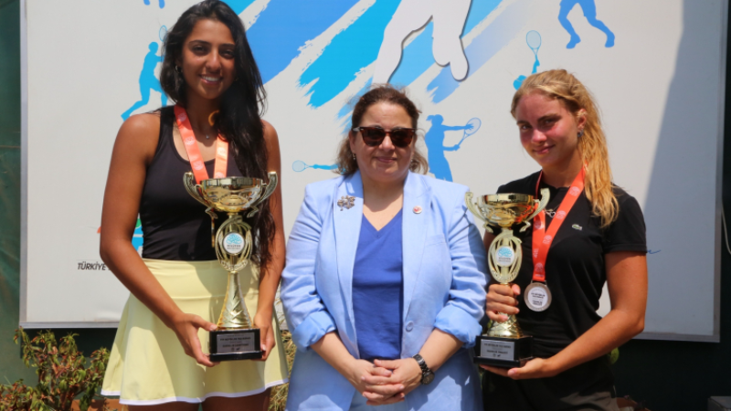 Bursa Nilüfer'de tenis fırtınası