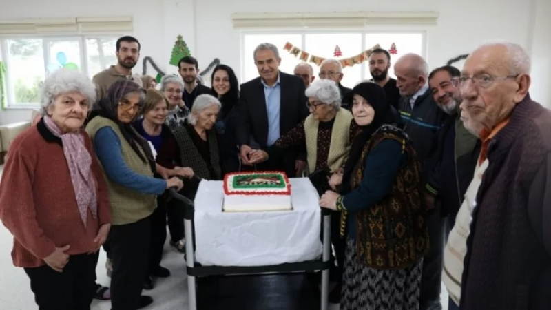 Bursa Nilüfer'de yaşlılar yeni yılı coşkuyla karşıladı