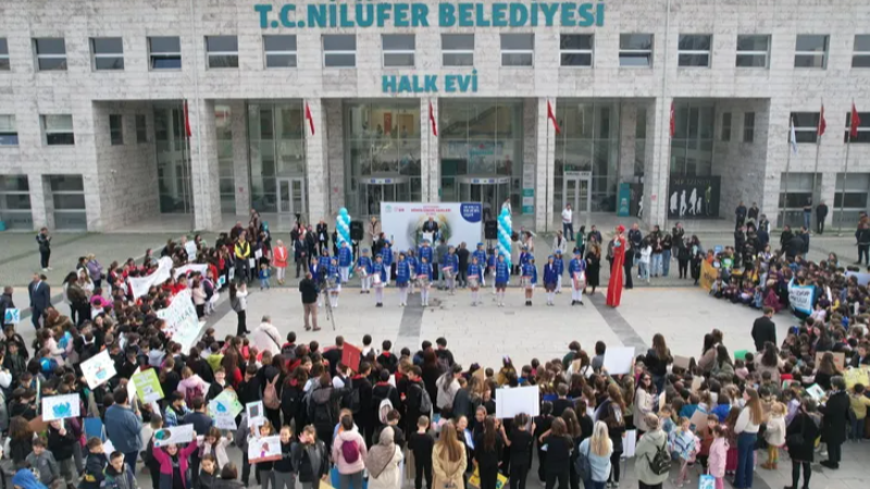 Bursa Nilüferli çocuklar “gelecek” için yürüdü